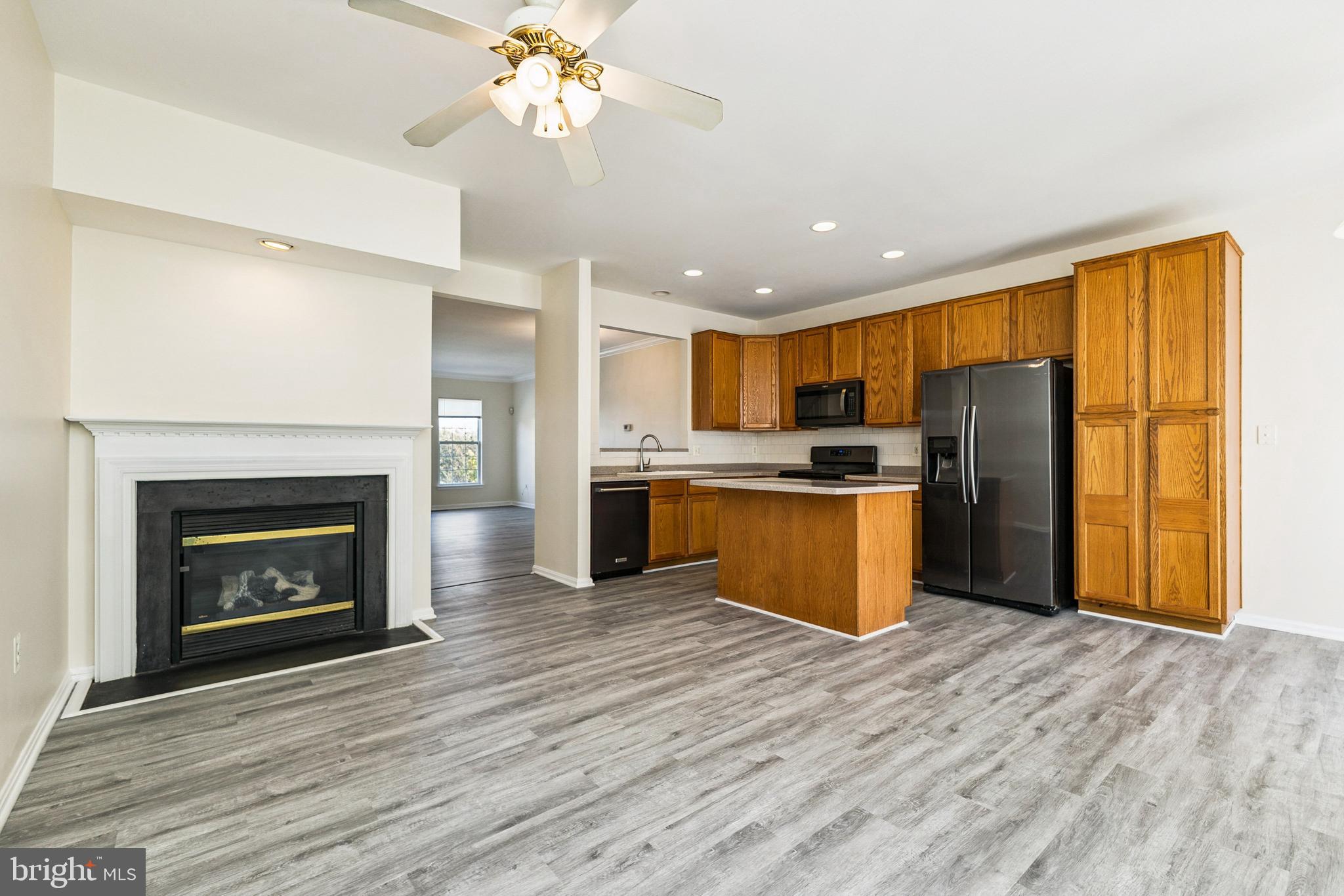 PW COUNTY CENTER LANDBAY - Residential Lease