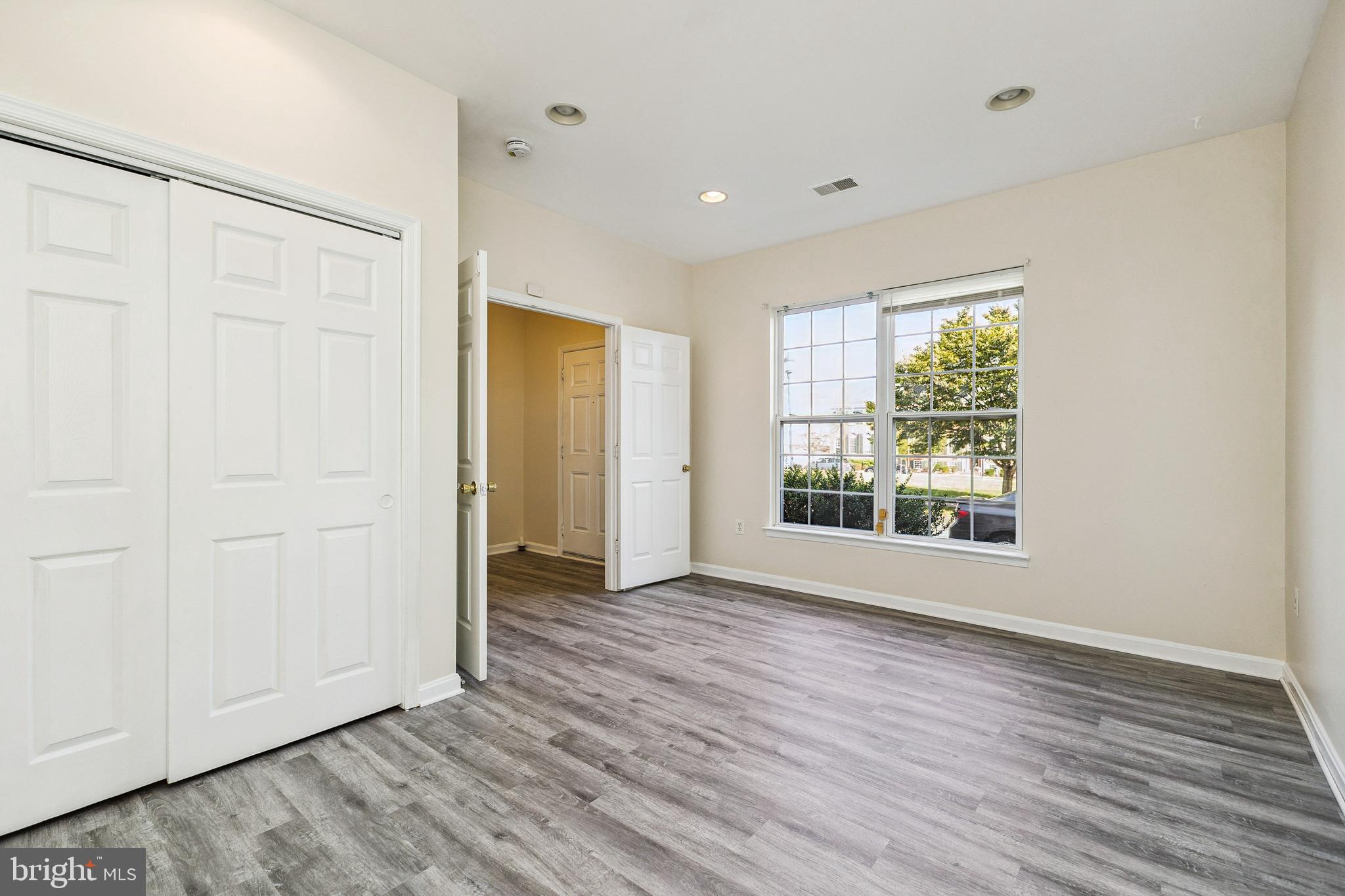 PW COUNTY CENTER LANDBAY - Residential Lease