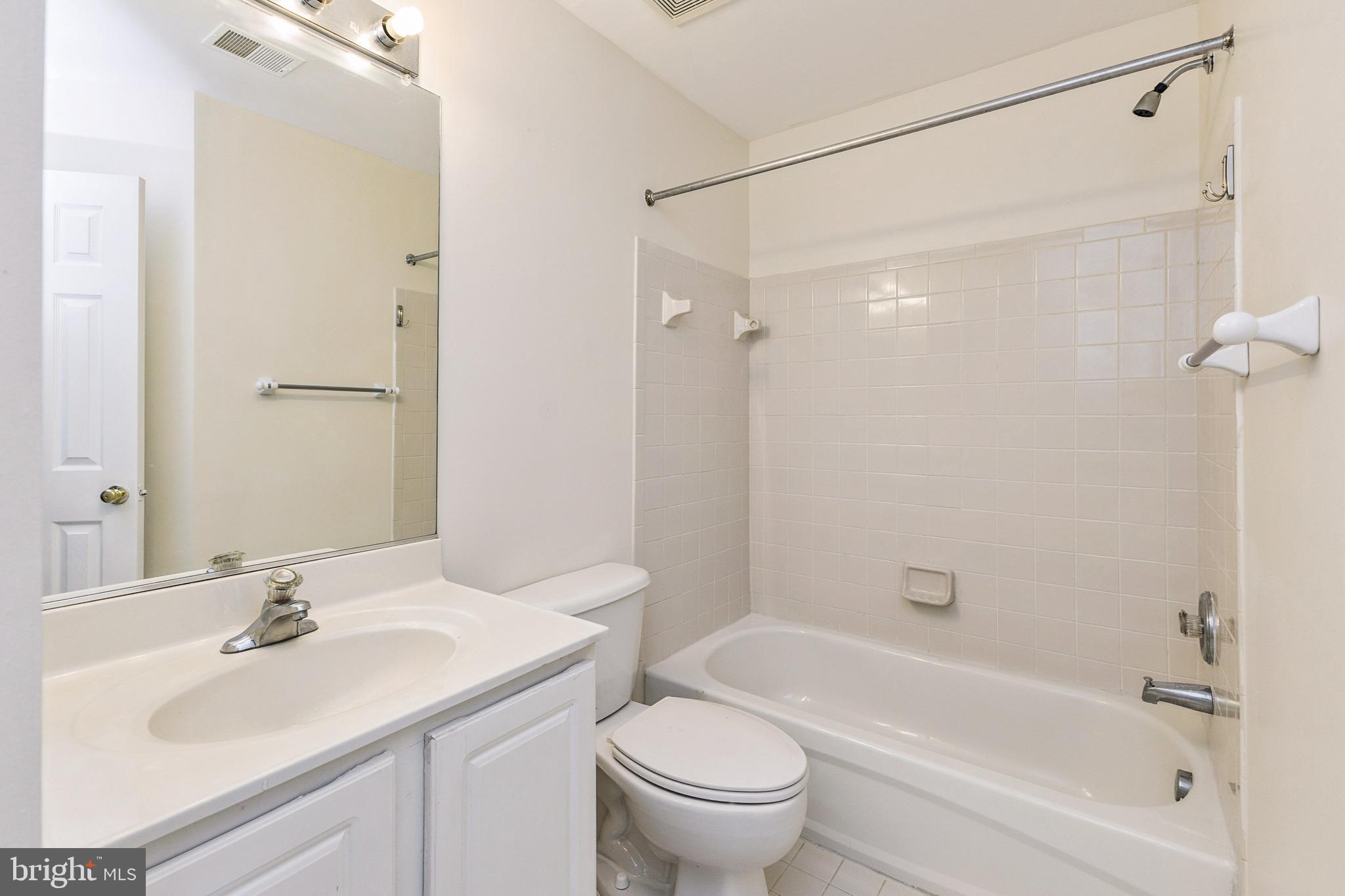 PW COUNTY CENTER LANDBAY - Residential Lease