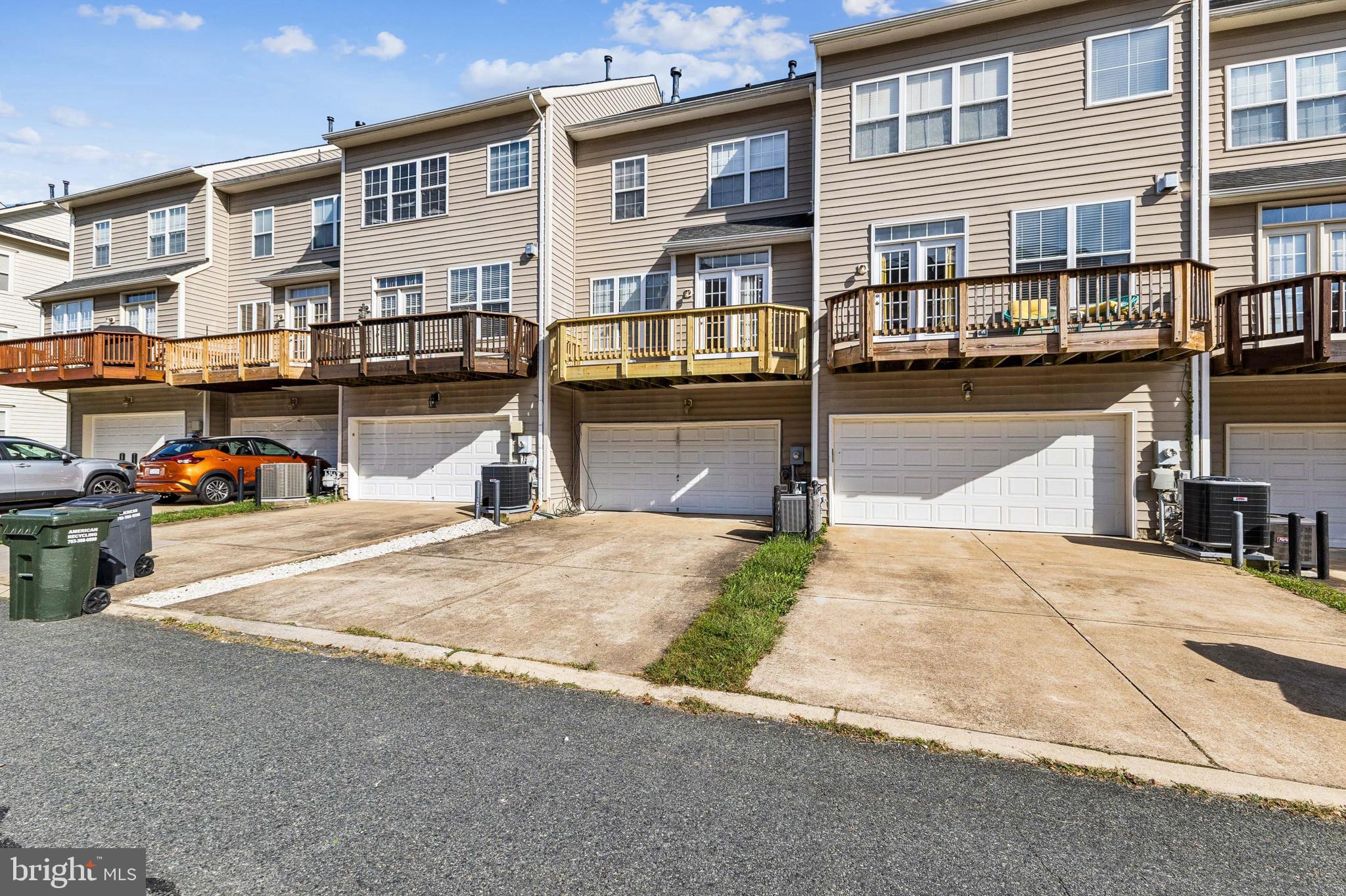 PW COUNTY CENTER LANDBAY - Residential Lease