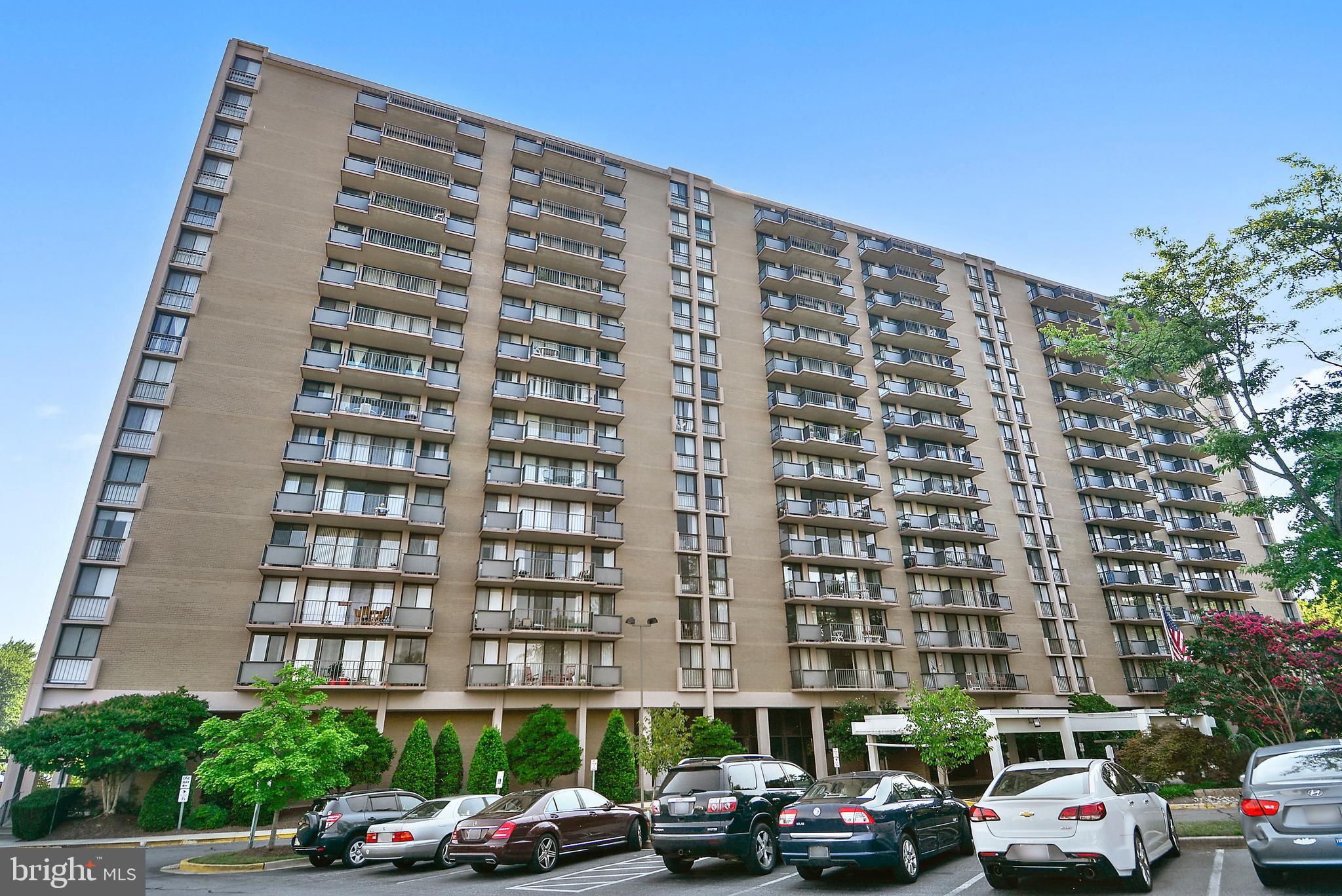 TOWERS IN WESTCHESTER PARK - Residential