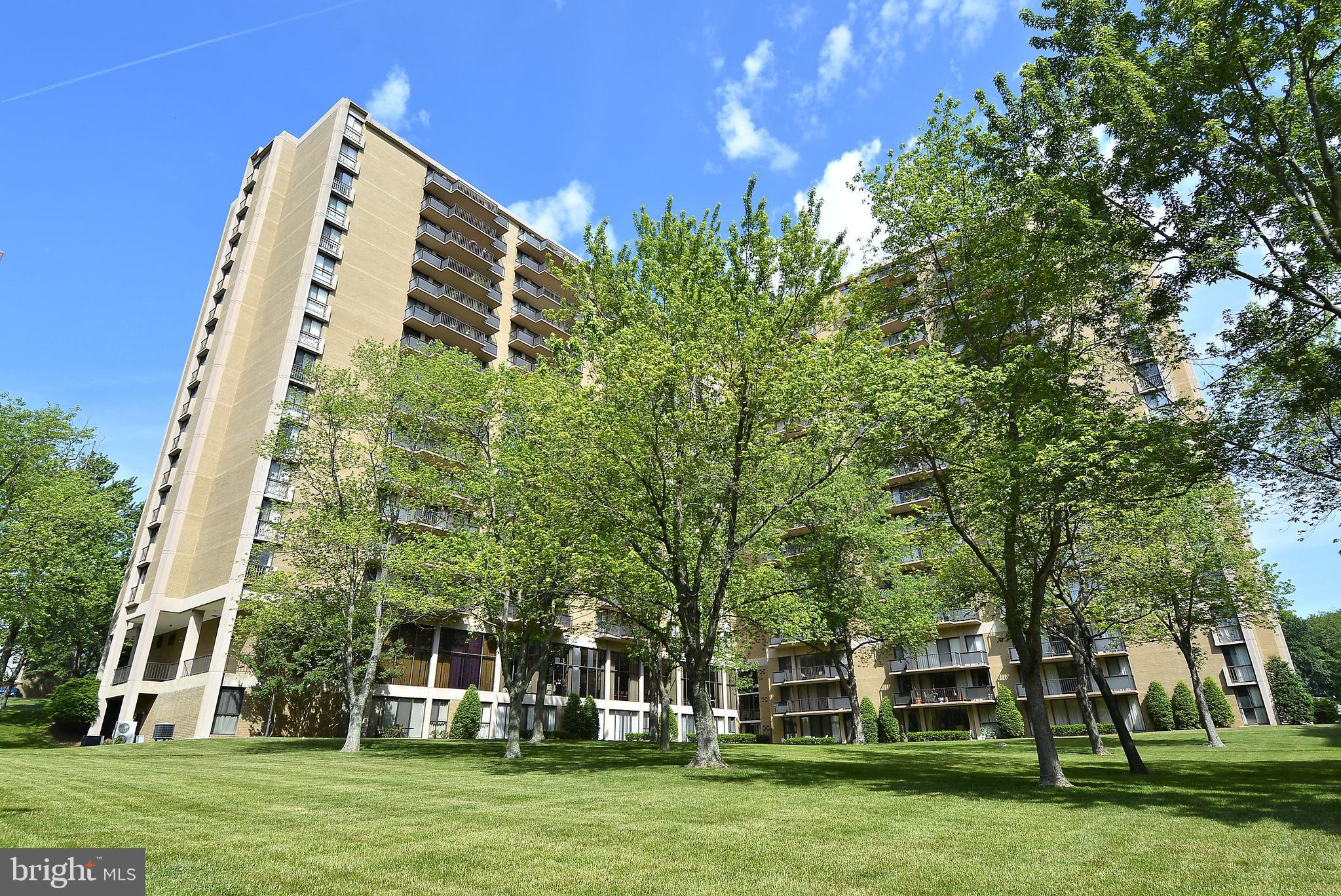 TOWERS IN WESTCHESTER PARK - Residential