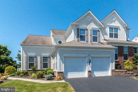 Townhouse For Sale - 1824 Emerald Drive<br/> OREFIELD, PA 18069