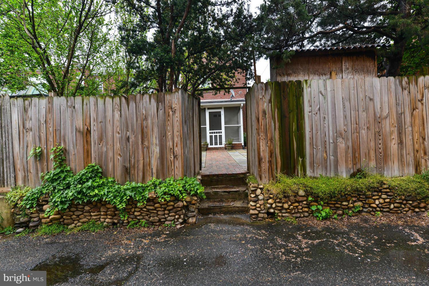 YATES GARDENS - Residential