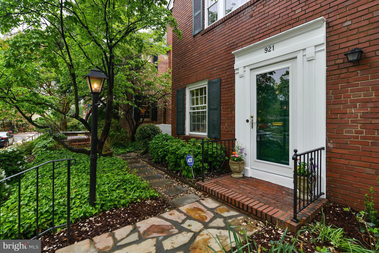 YATES GARDENS - Residential