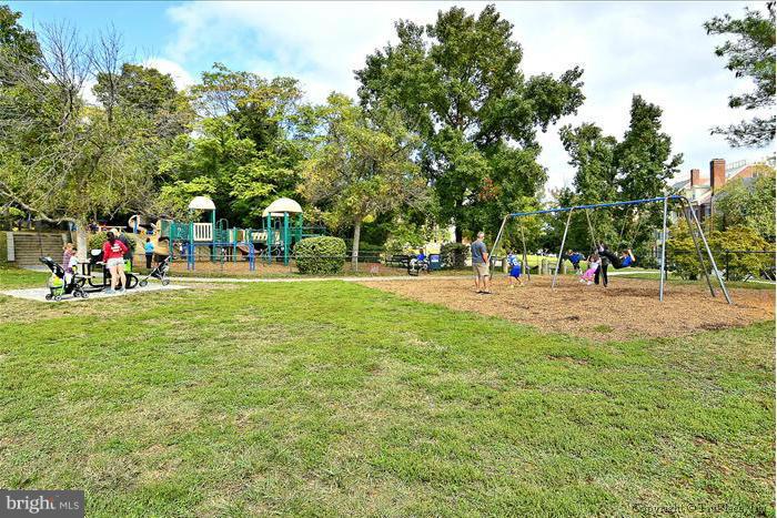 YATES GARDENS - Residential