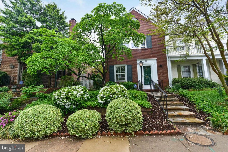 Charming light filled end TH in picturesque SE Q. features the best of Old Town living with dedicated parking, 3BRs on upper level,  powder room, separate dining, fireplace on main, rec room & ample storage in basement, large fenced patio, screened back porch, updated baths, kitchen with granite & SS appliances.  Just blocks to Lyles Crouch school, river, parks, restaurants, shops.