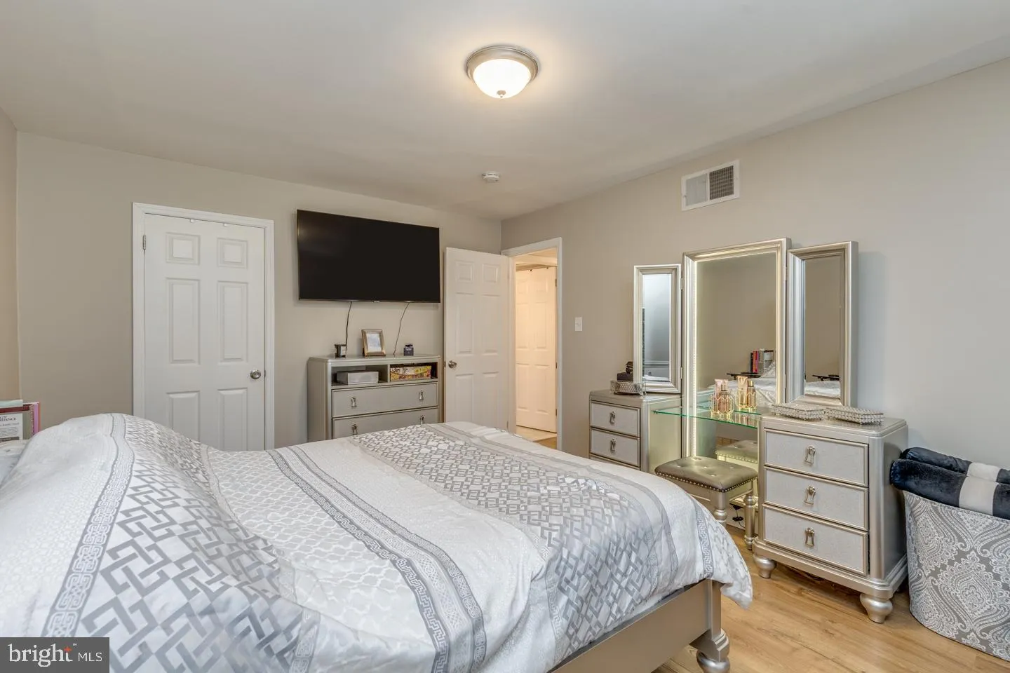 Maple Shade, New Jersey 08052, United States, 2 Bedrooms Bedrooms, ,1 BathroomBathrooms,Residential,Active,233900