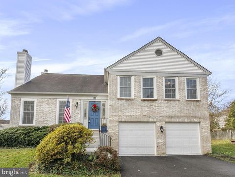 48 MCPHERSON CIRCLE STERLING VA 20165