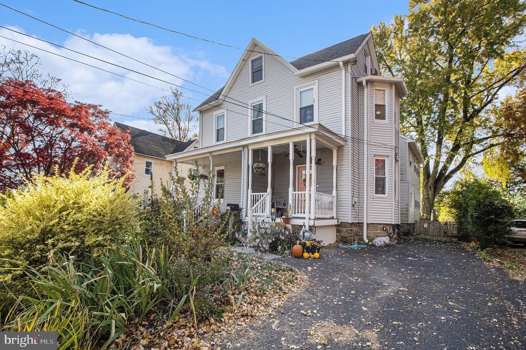 Photo of 7710 Queen Street, GLENSIDE, PA 19038 (MLS # PAMC2166414)