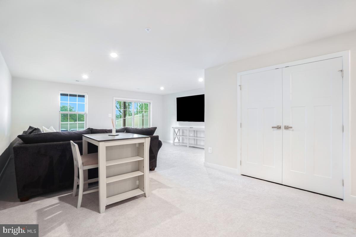 LAKE LINGANORE - Residential