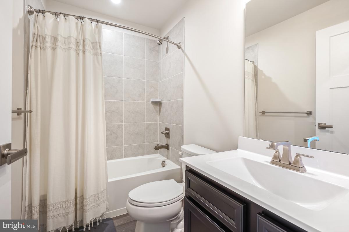 LAKE LINGANORE - Residential