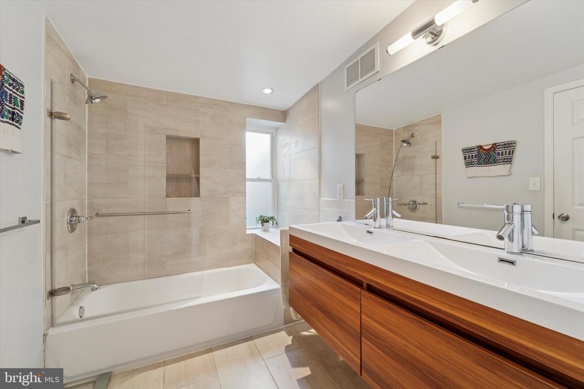 GRADUATE HOSPITAL - Residential Lease