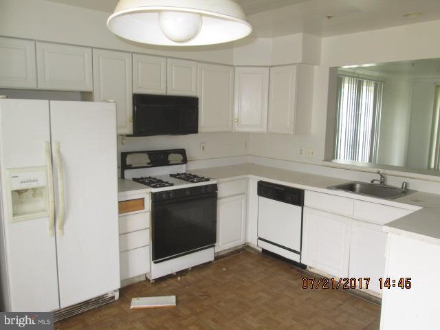 BOSTON COURTS - Residential