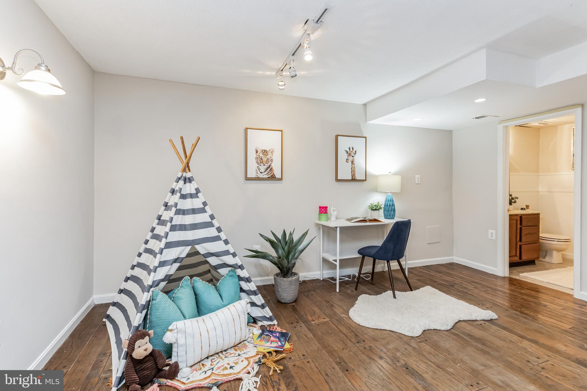 FOXLAIR ACRES - Residential