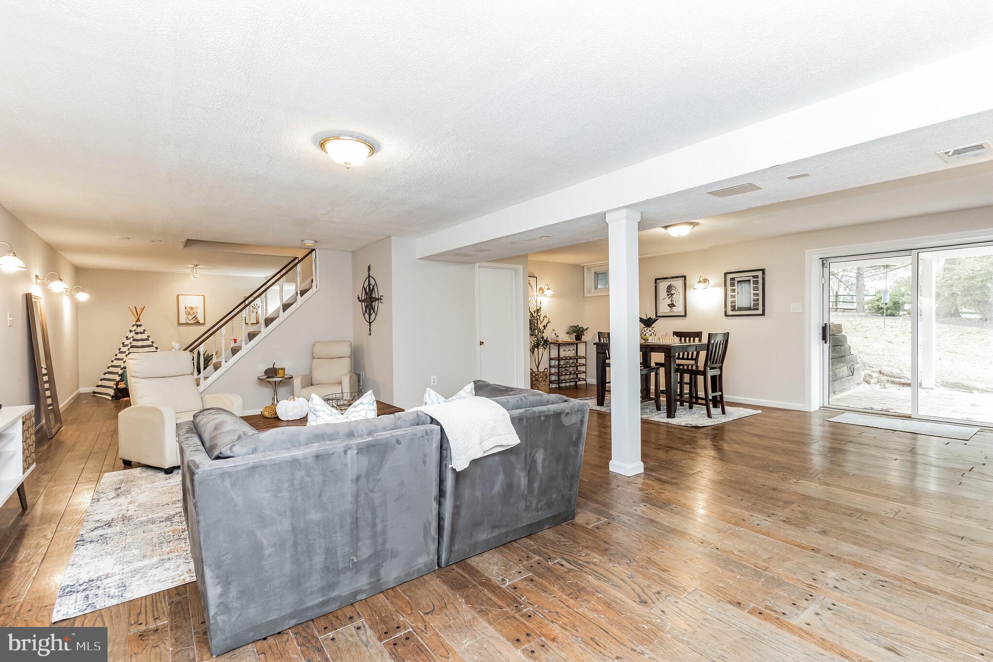 FOXLAIR ACRES - Residential