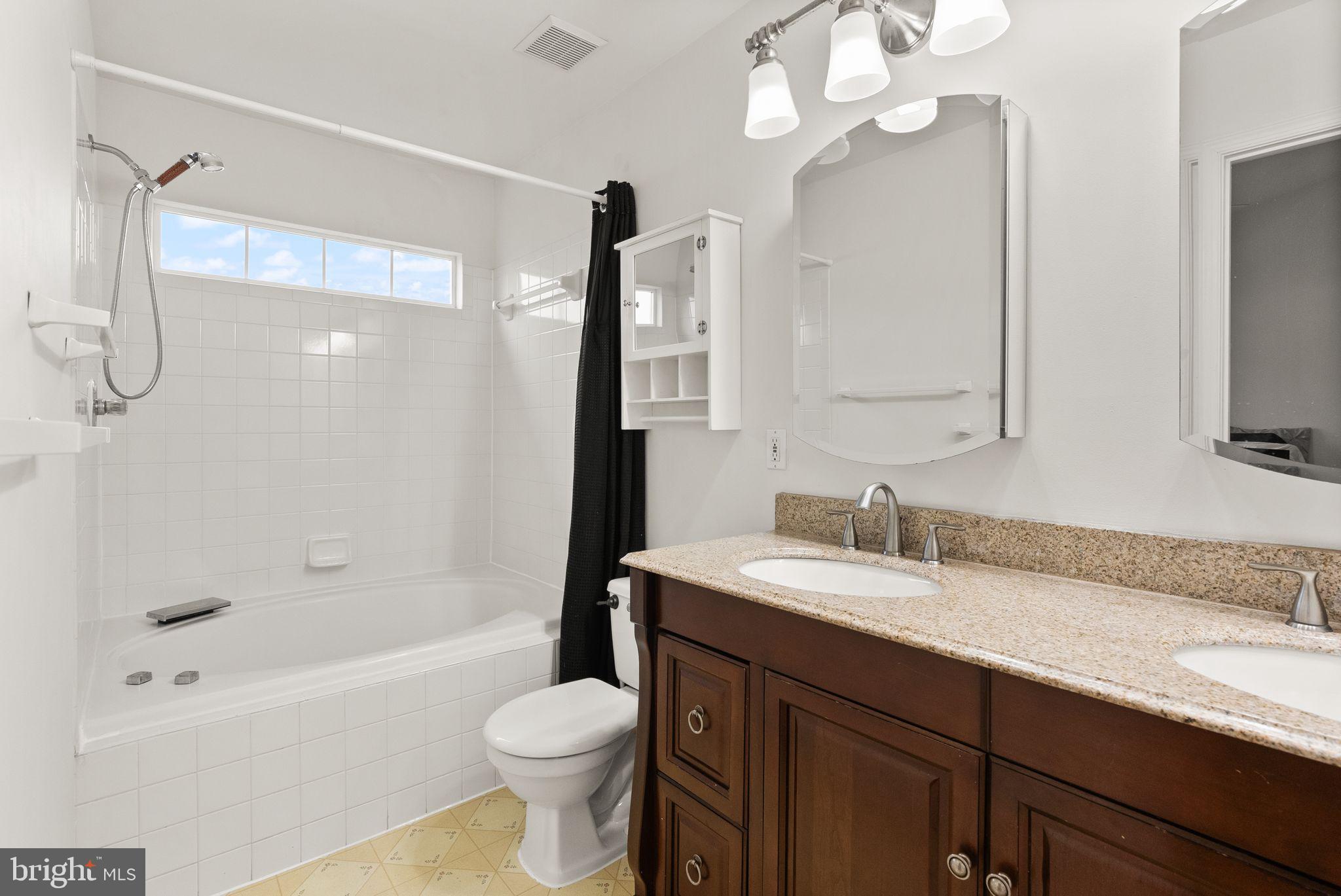 TOWNES OF VANDERBILT - Residential