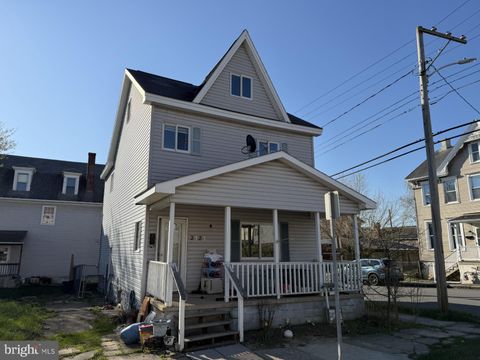 Homes For Sale - 2323 W Chestnut Ave Ave<br/> ALTOONA, PA 16601