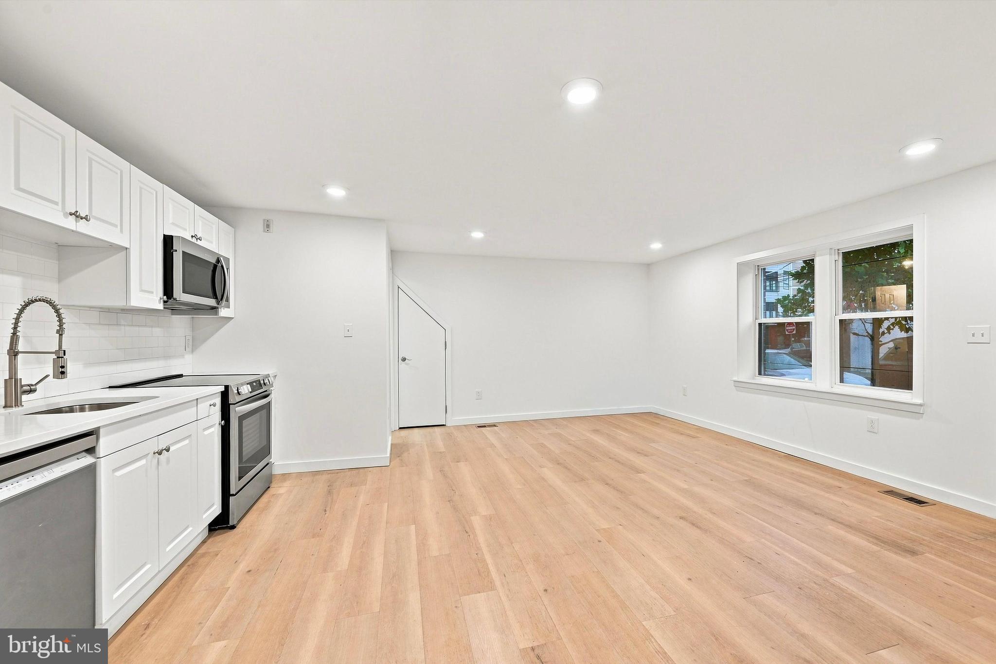 400 N FRONT STREET UNIT E