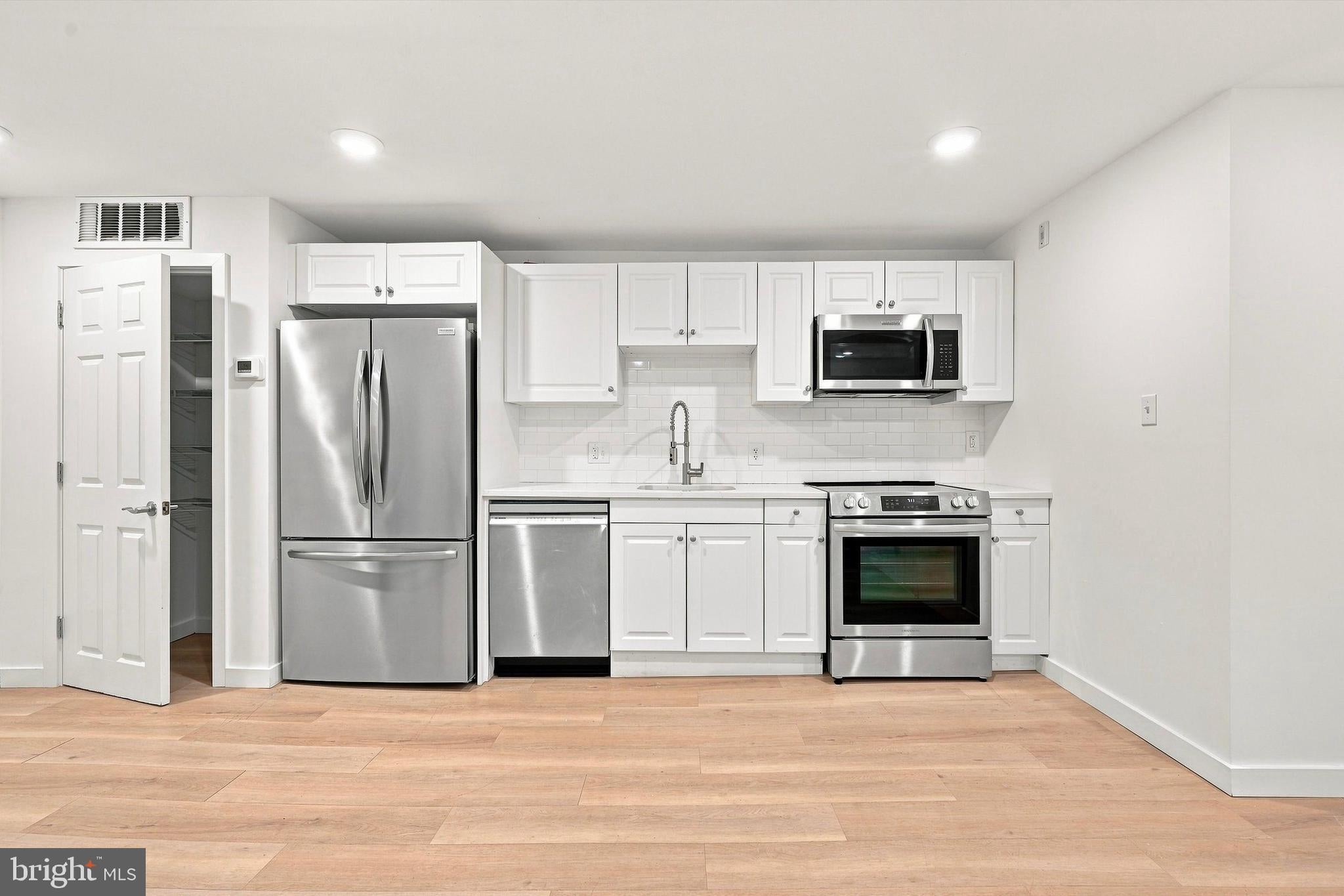 400 N FRONT STREET UNIT E