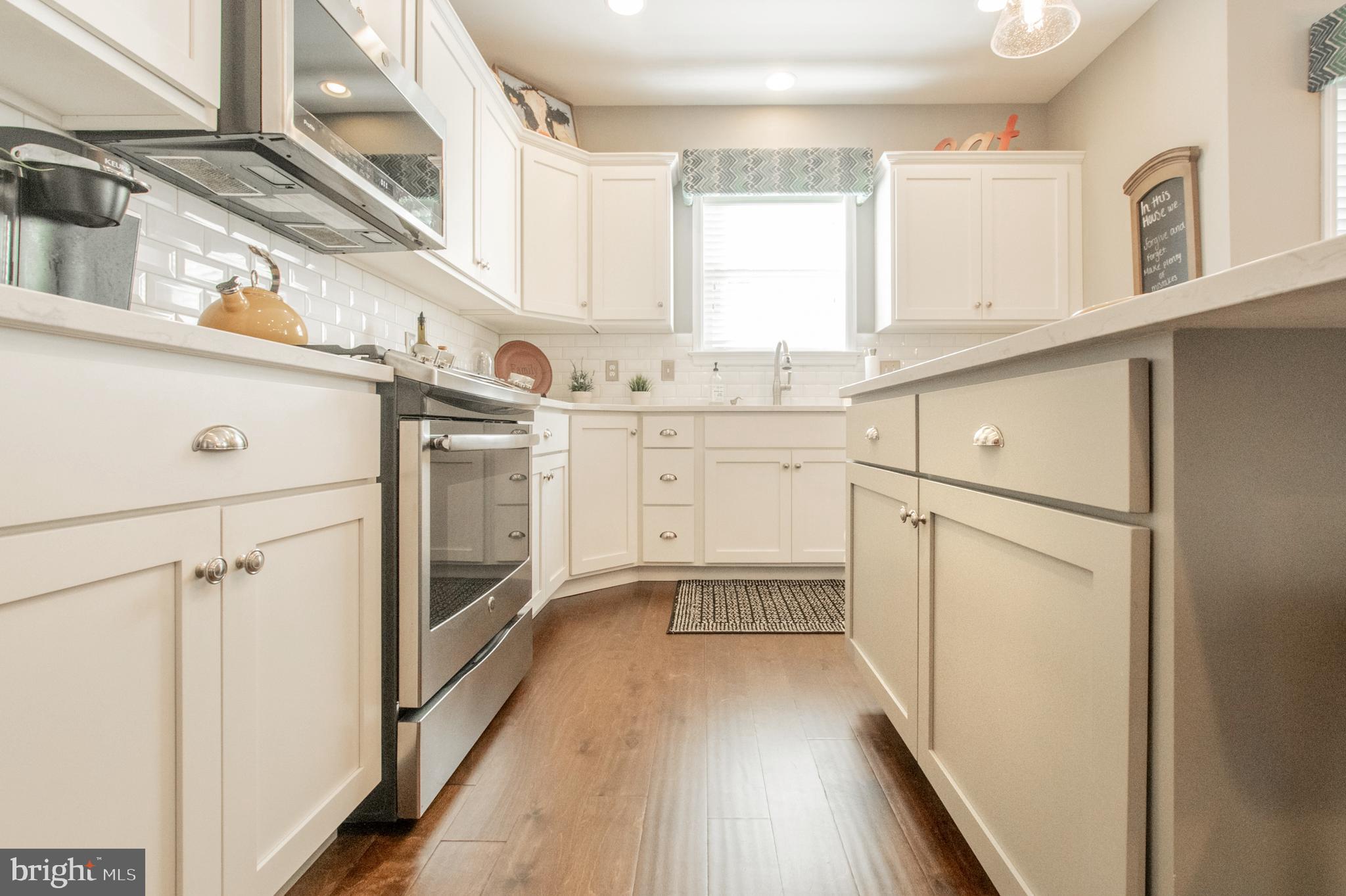 THE WOODS AT ROCK RAYMOND - Residential