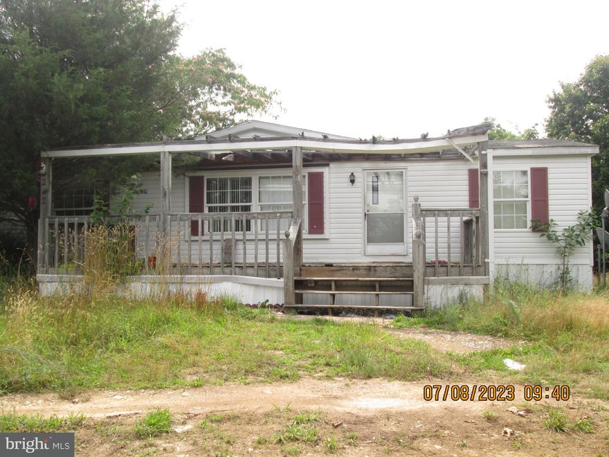 3 BR, 2 Bath Doublewide on 3 acre unrestricted lot with mountain views.  2 car detached garage. Home needs some work , but has potential.  Or, build your dream home on the lot.  Very private setting, yet just minutes from historic town of Berkeley Springs.
*****Chase Employees: Please see the Chase Acknowledgement for Restrictions. Buyer must sign at offer/contract ***