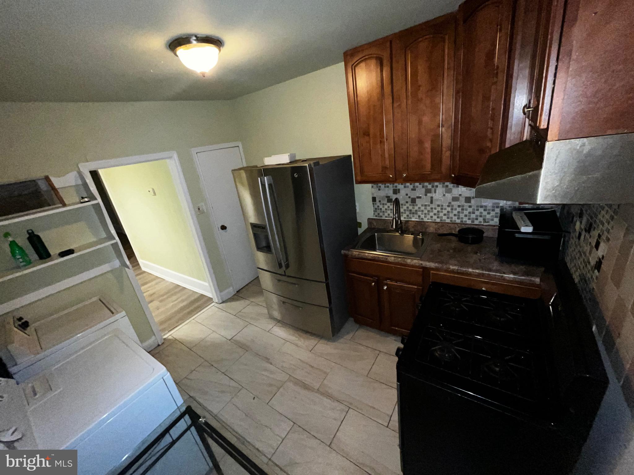 2445 N BANCROFT STREET