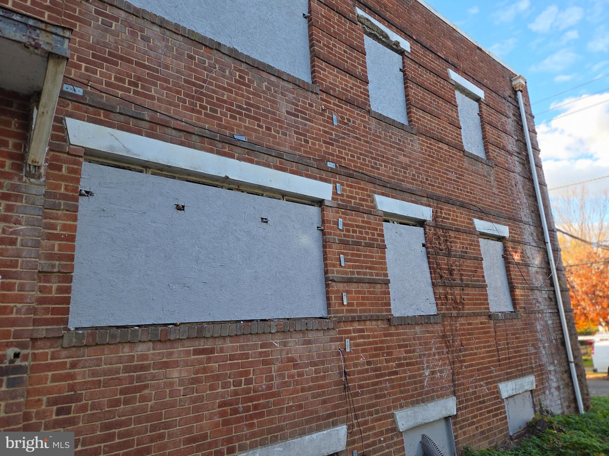 4639 HILLSIDE ROAD SE