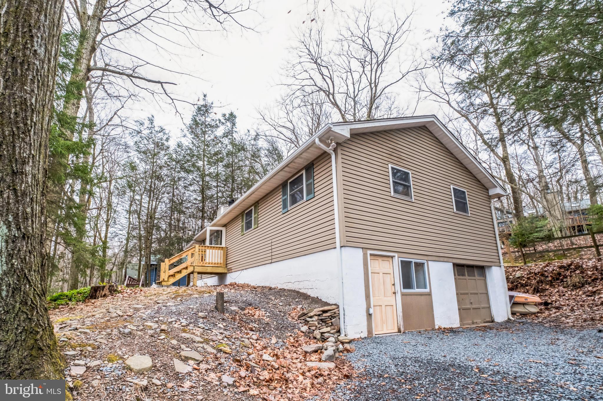 1553 LOCUST LANE