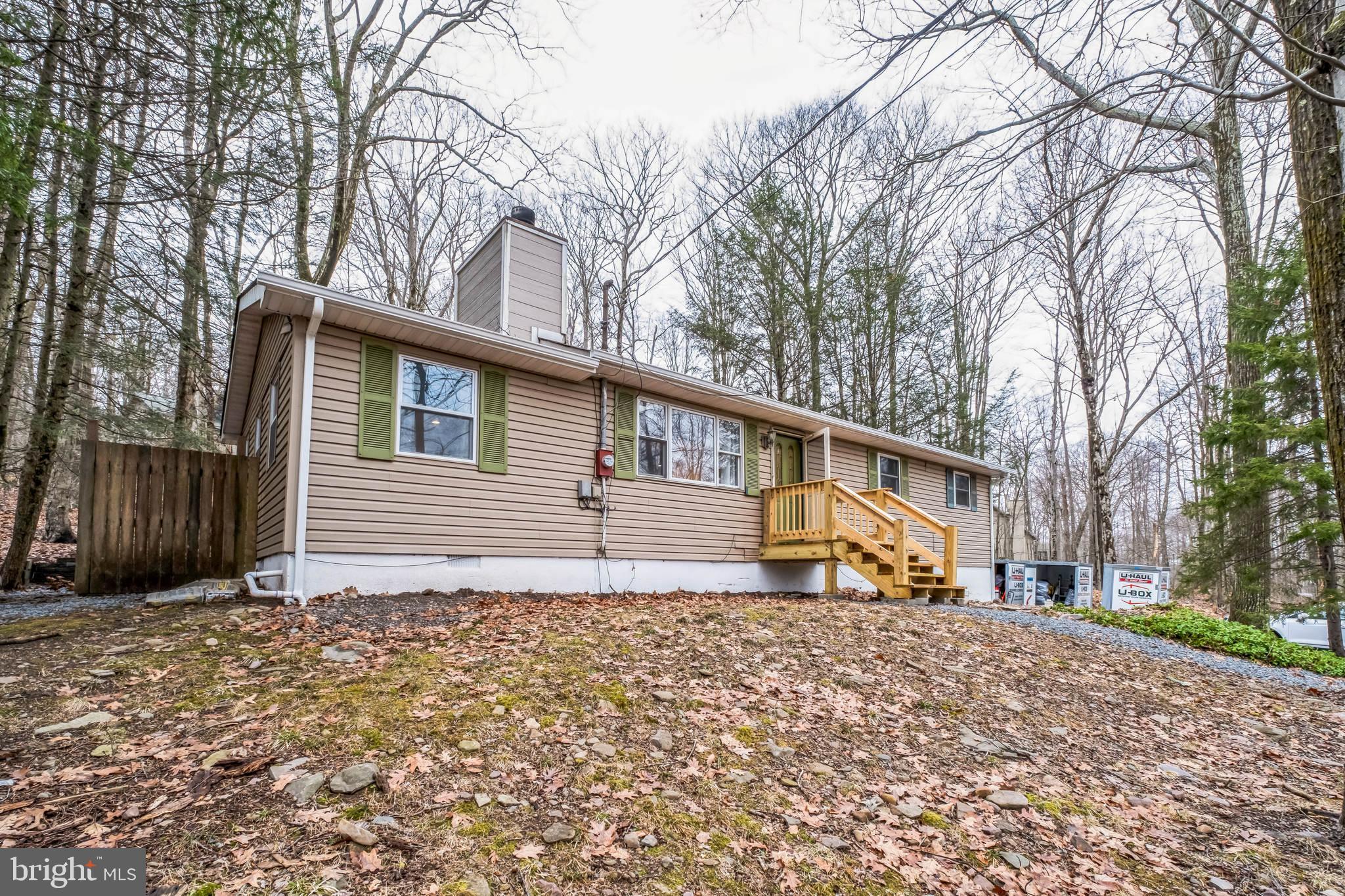 1553 LOCUST LANE