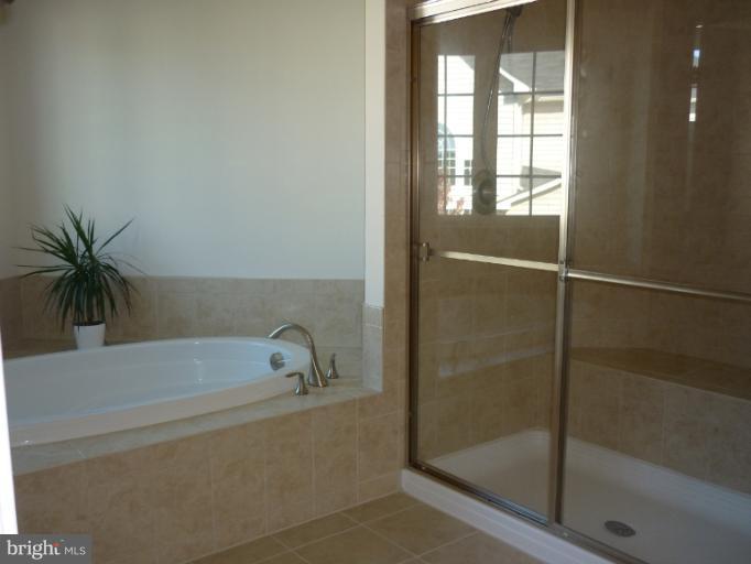 LITTLE RIVER COMMONS - Residential Lease