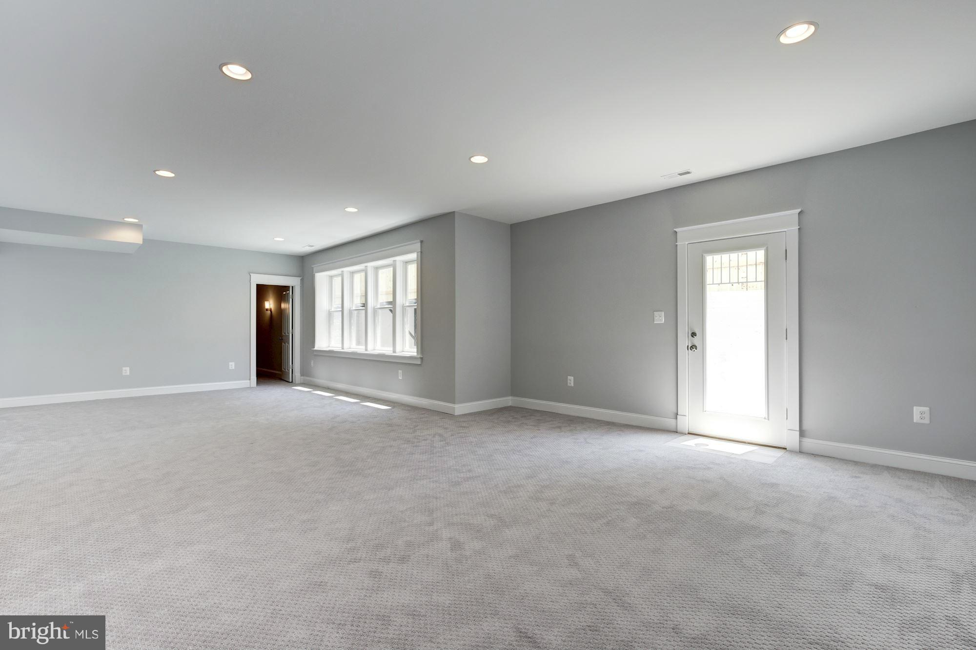 TUCKAHOE VILLAGE - Residential