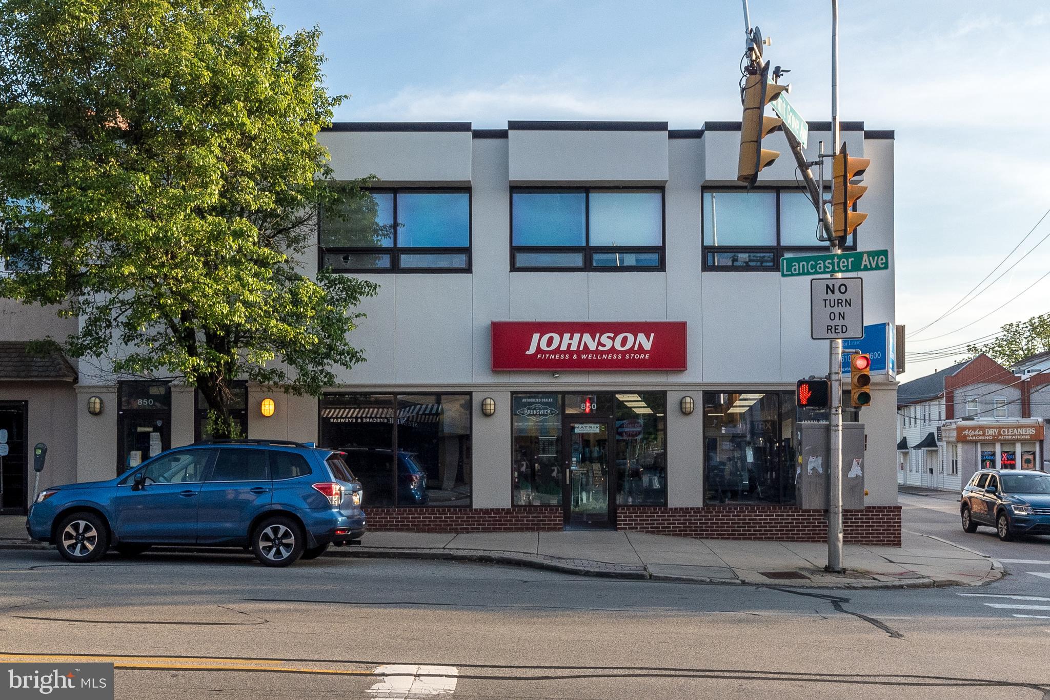 850 W LANCASTER AVENUE