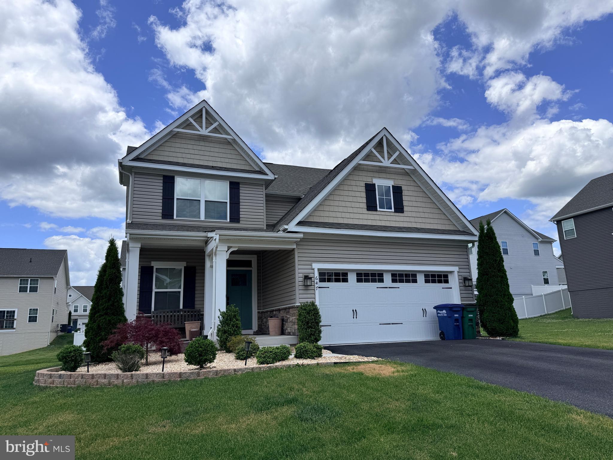 647 FALCON LANE