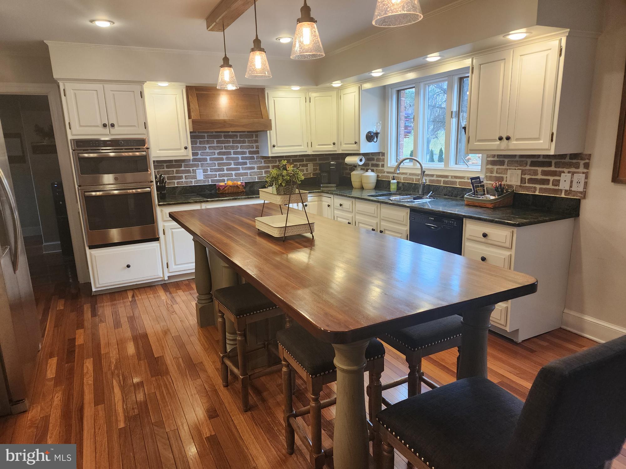 CHATEAU-GAI - Residential