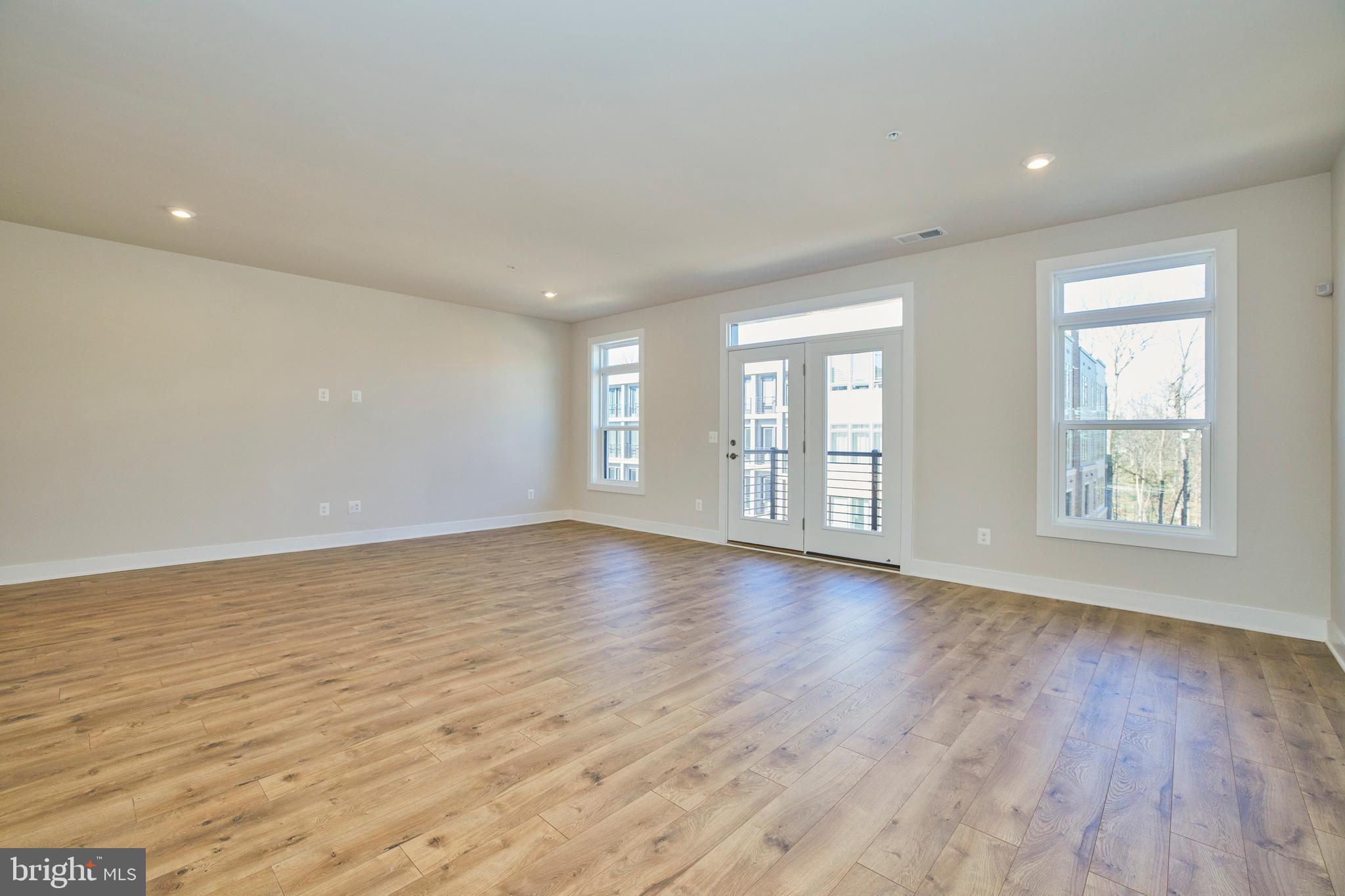 TALL OAKS - Residential