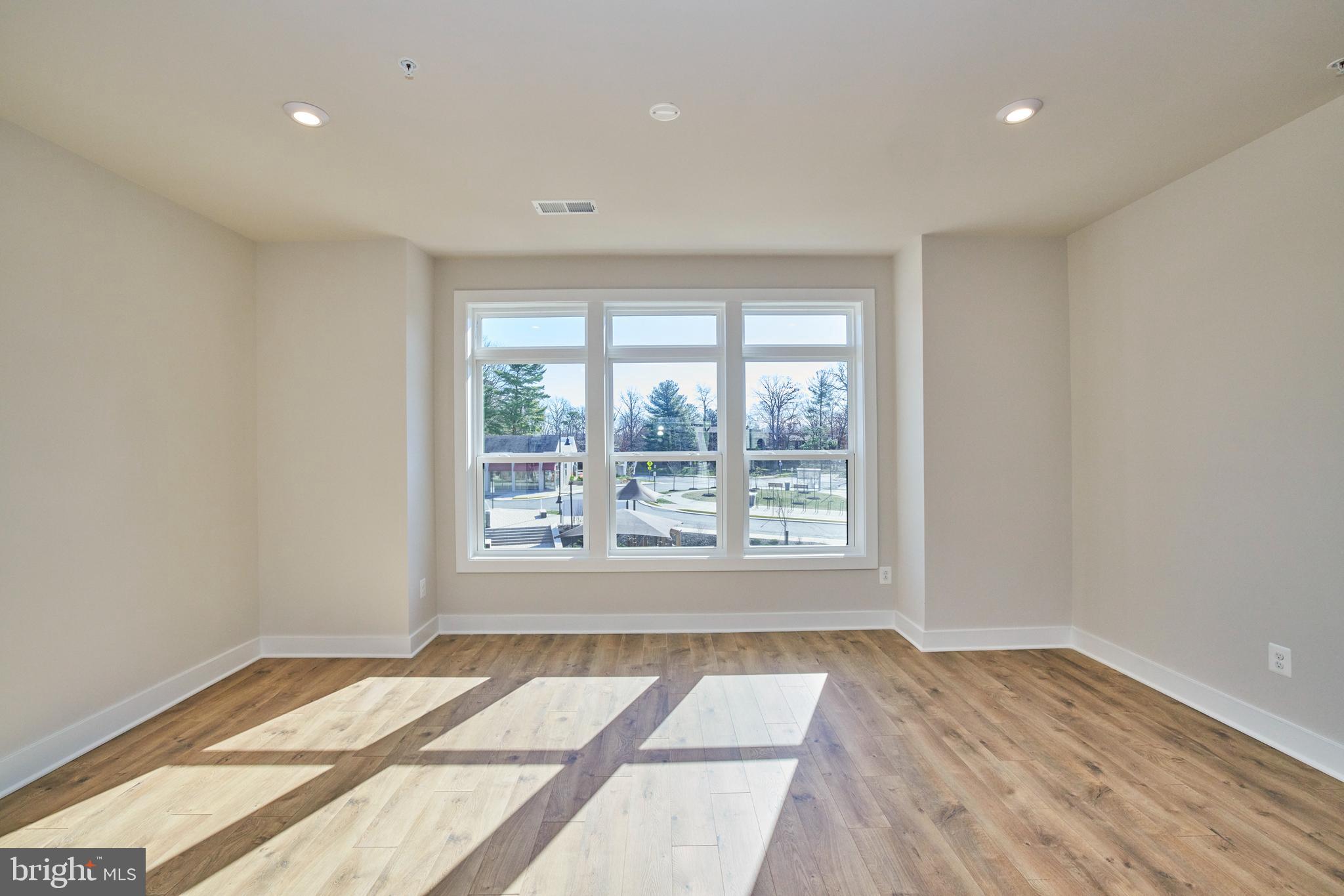 TALL OAKS - Residential