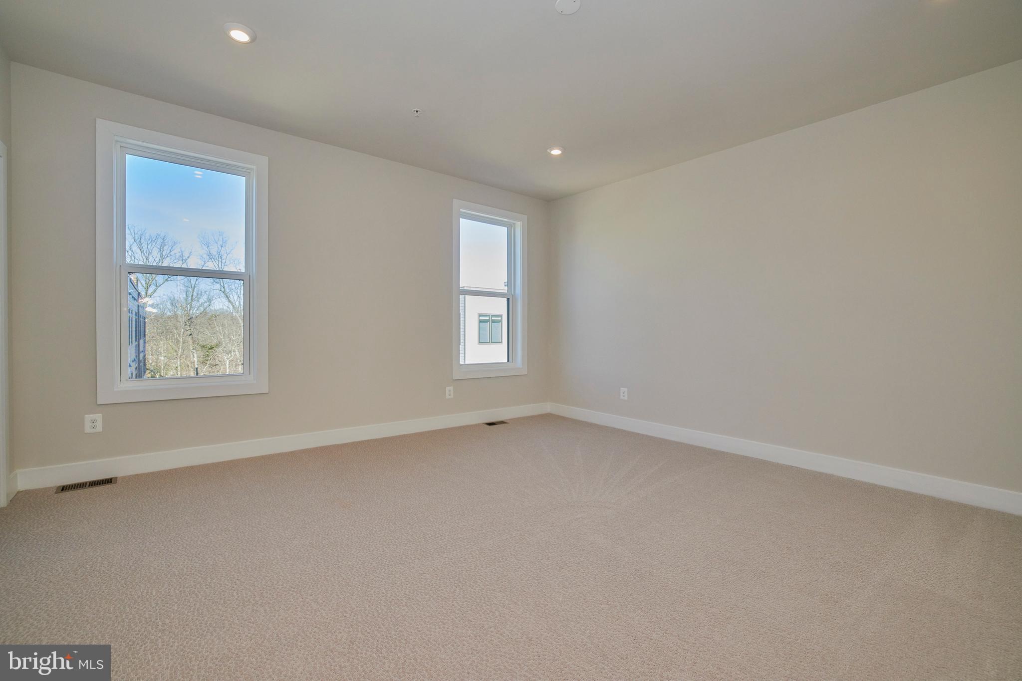 TALL OAKS - Residential