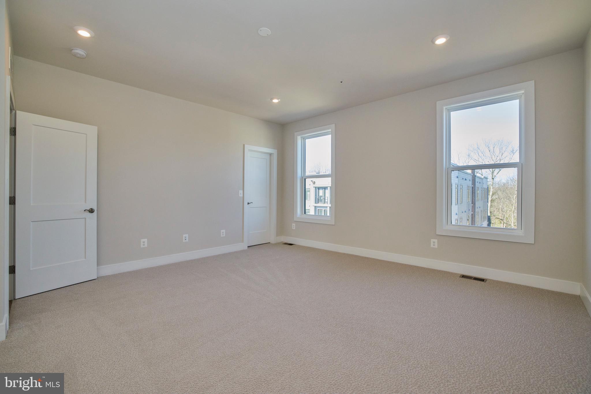 TALL OAKS - Residential