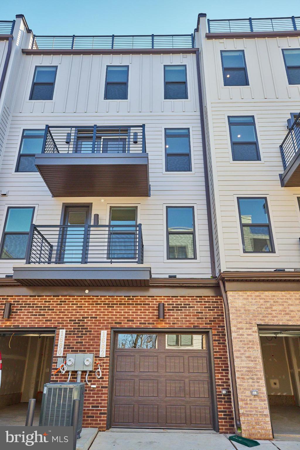 TALL OAKS - Residential