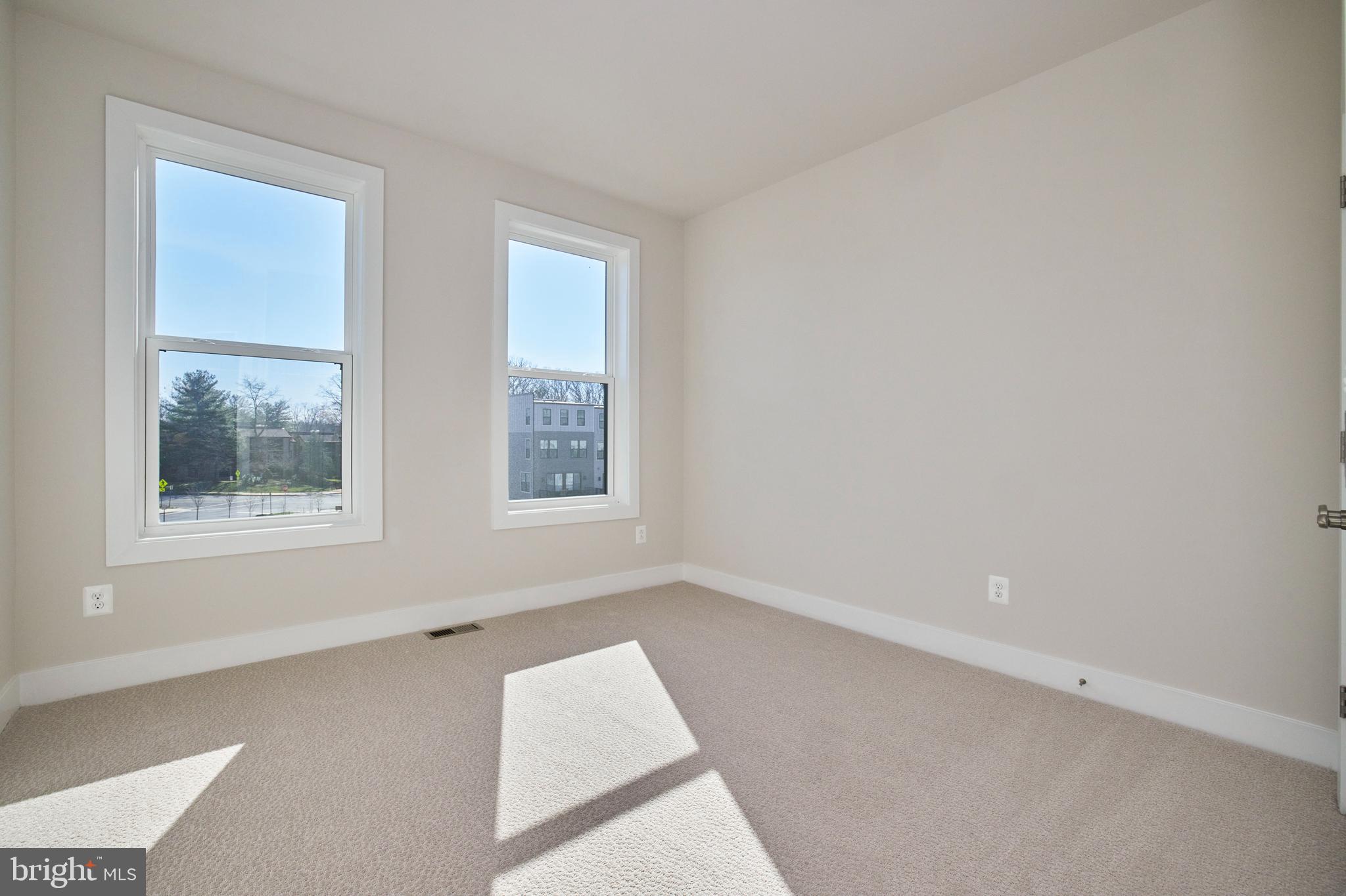 TALL OAKS - Residential