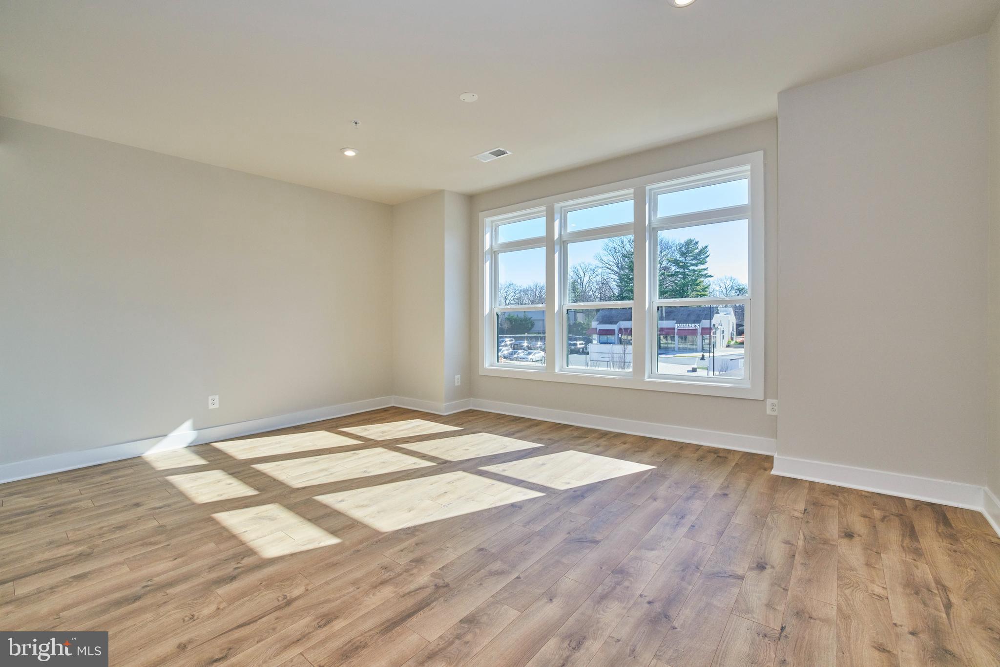 TALL OAKS - Residential