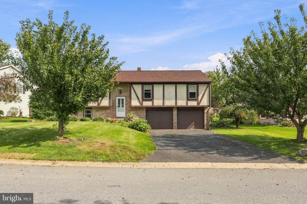 Photo of 6055 Geneva Drive, EAST PETERSBURG, PA 17520 (MLS # PALA2096538)
