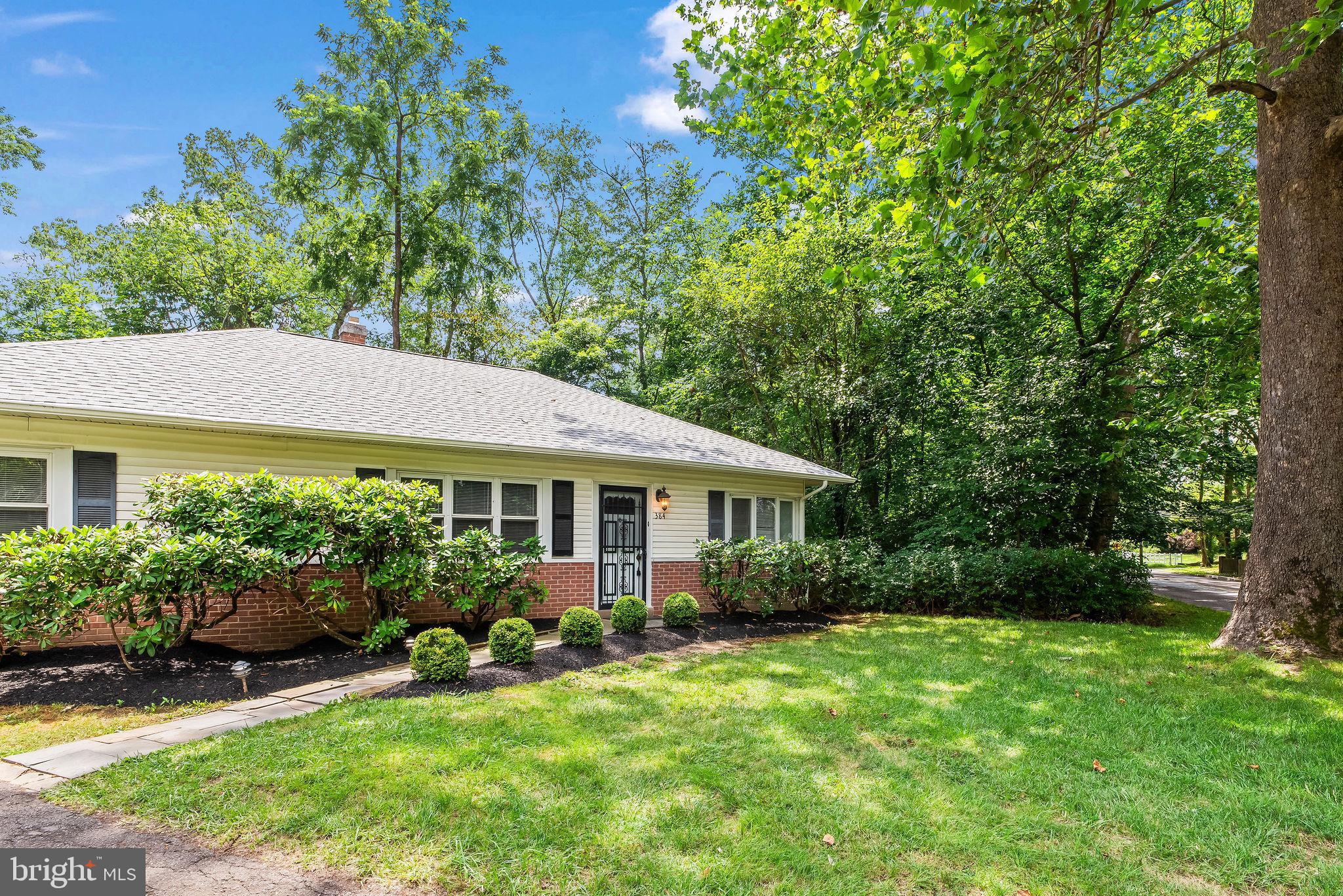 384 PENLLYN BLUE BELL PIKE