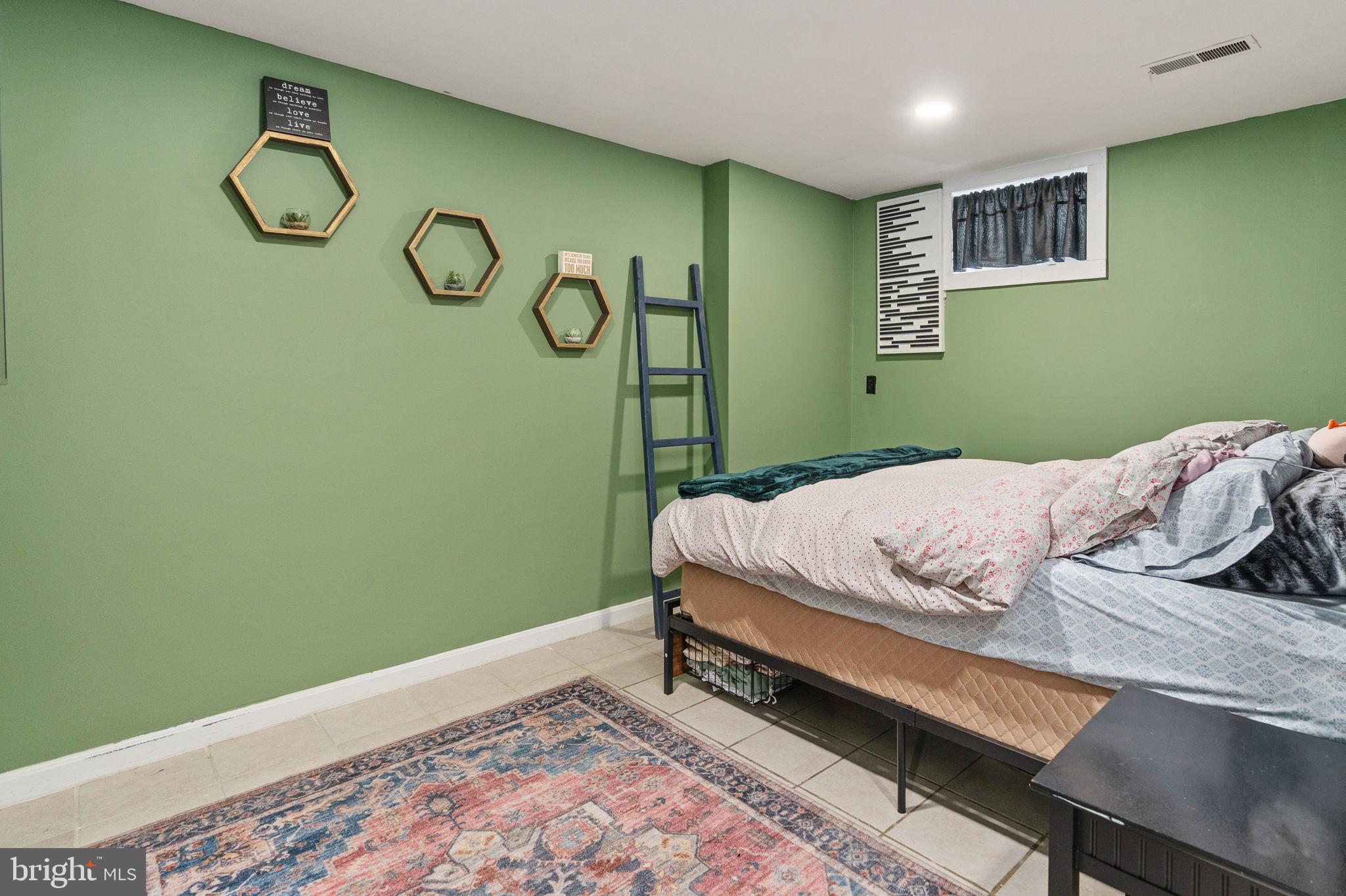 WILLIAMSTOWN - Residential