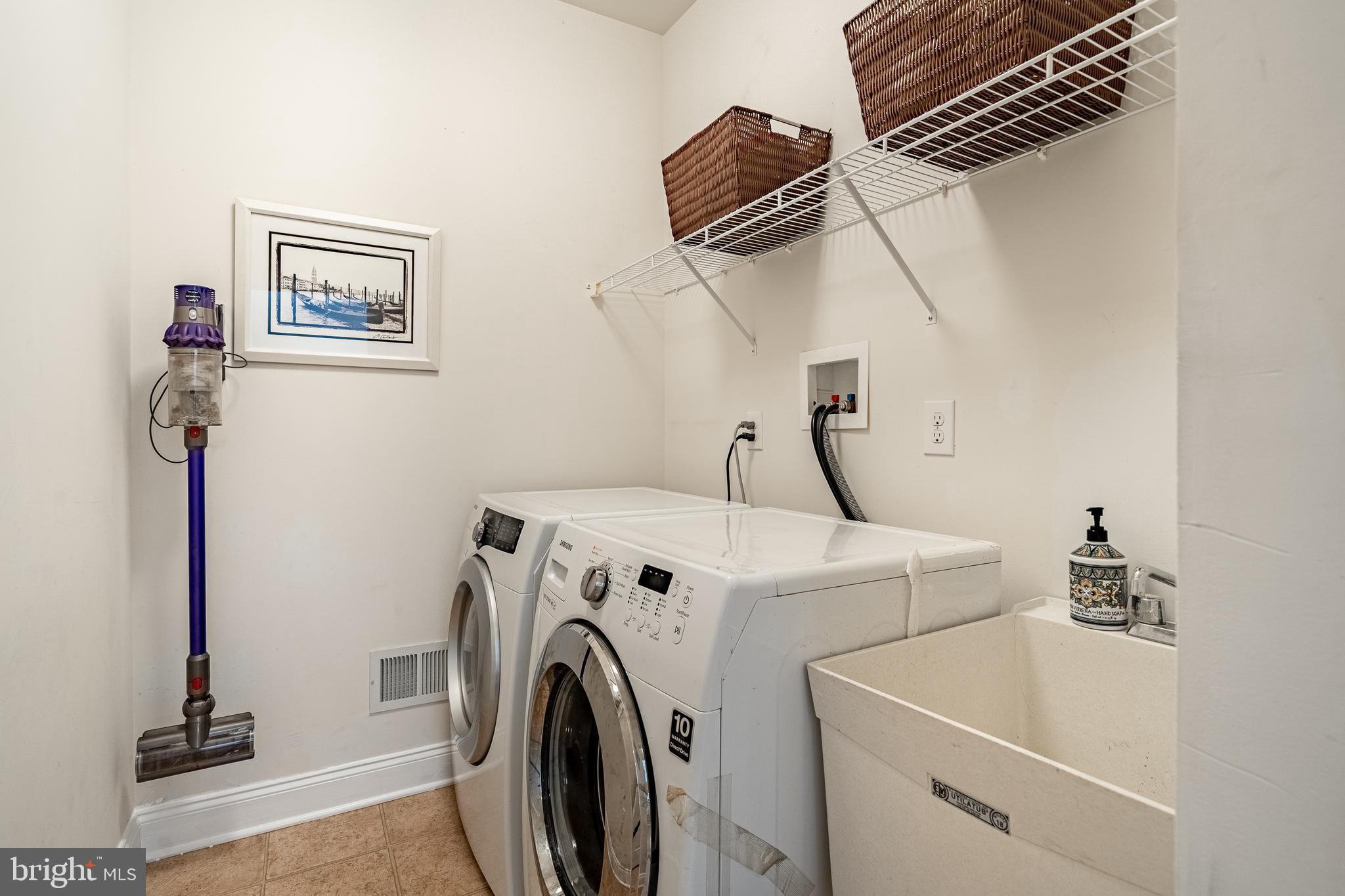 APPLEBROOK MEADOWS - Residential