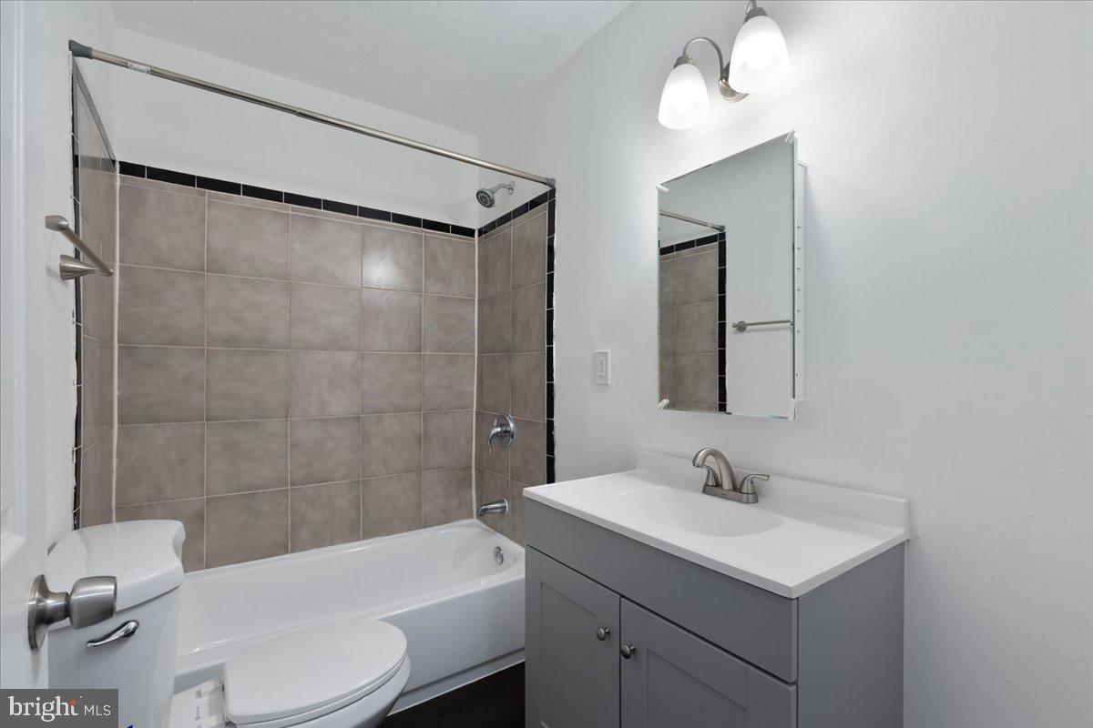 WAVERLY - Residential Lease