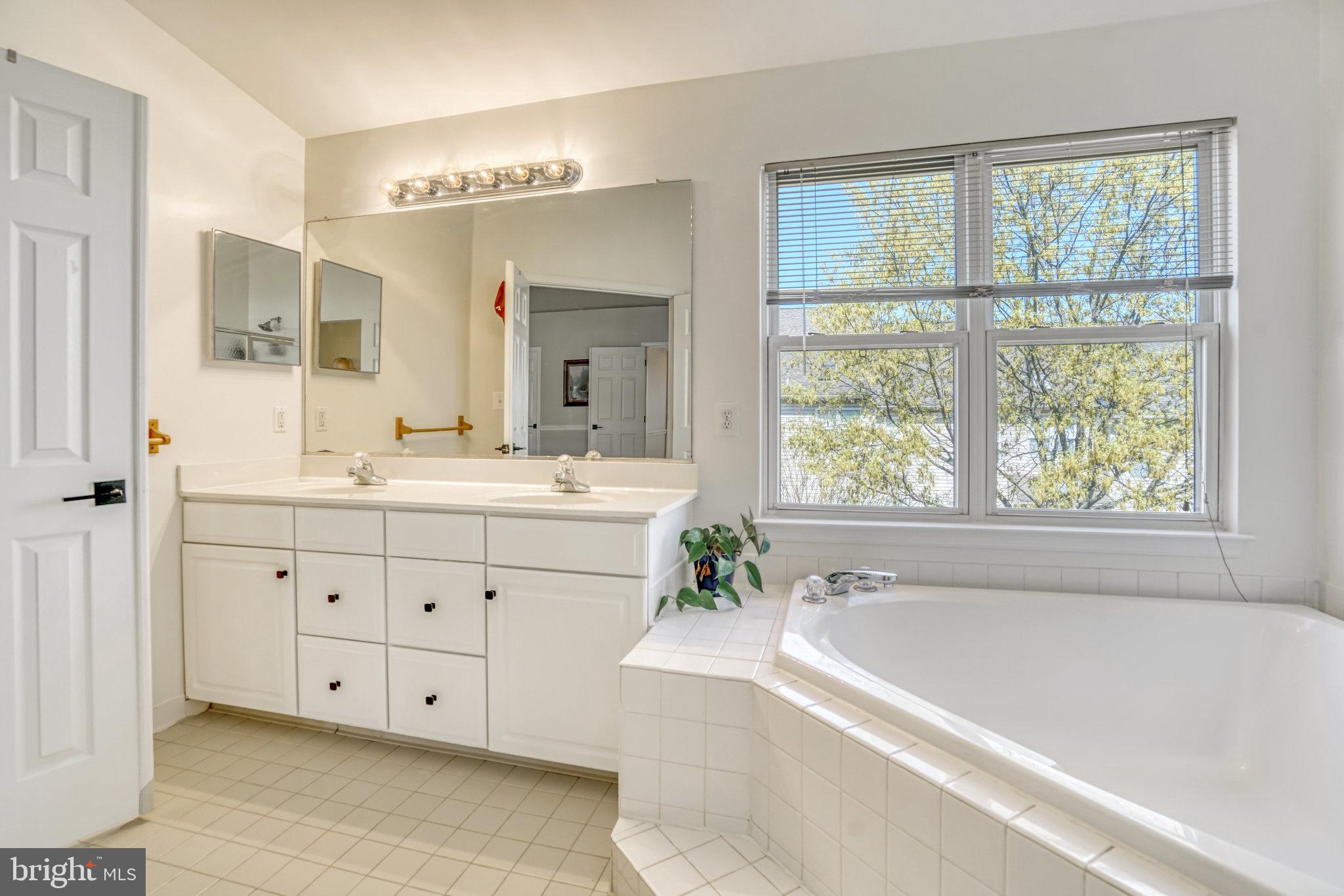 FARMWELL HUNT - Residential