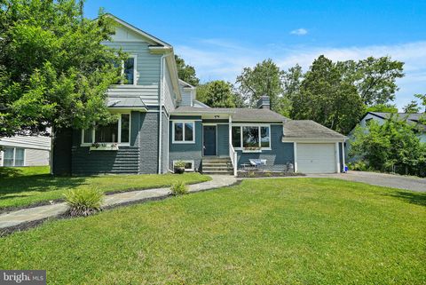 Photo of 8511 RAYBURN RD, BETHESDA, MD 20817 (MLS # MDMC2093072) Photo of 8511 RAYBURN RD, BETHESDA, MD 20817 (MLS # MDMC2093072)