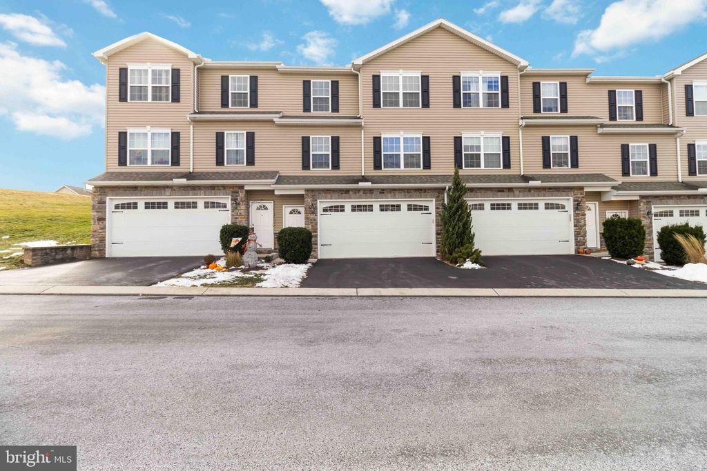 Photo of 813 Spring Rock Ct, MECHANICSBURG, PA 17055 (MLS # PACB2047786)